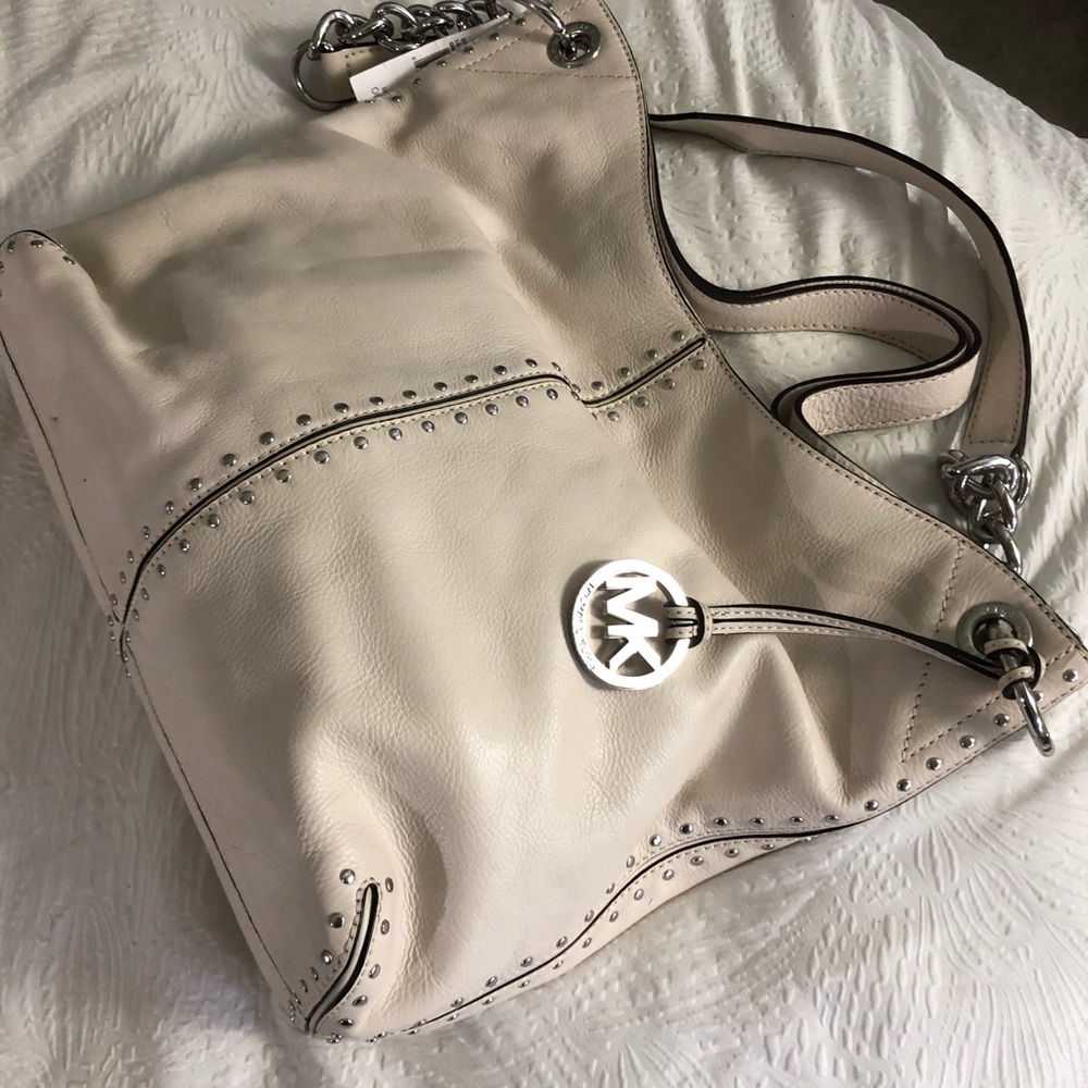 Michael Kors Vanilla lrg silver link shoulder tote